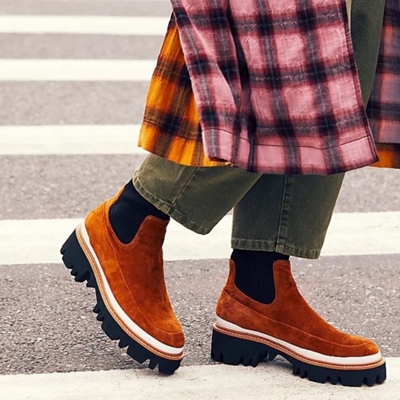 FREE PEOPLE Gee Wawa Ellis Chelsea Boots - Picture 1 of 16